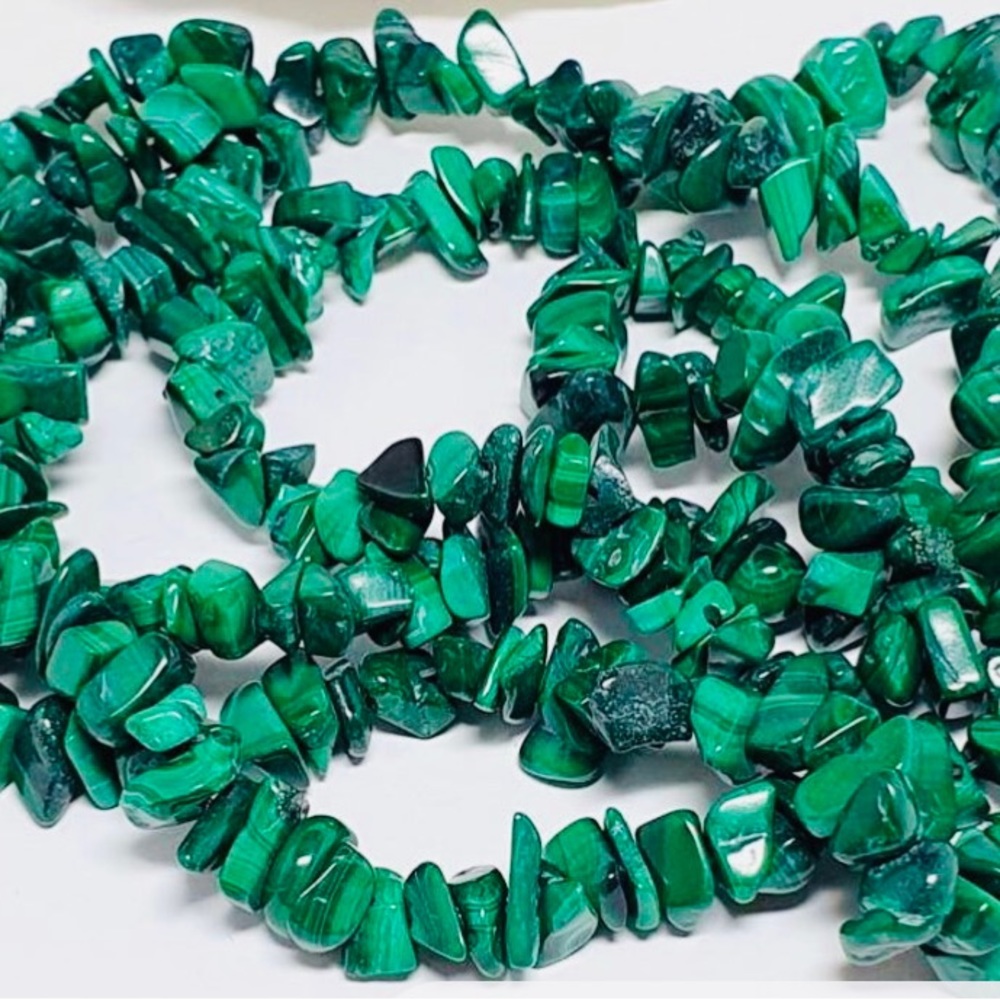Vintage South African Malachite 17 inch Necklace. Only worn a couple times.